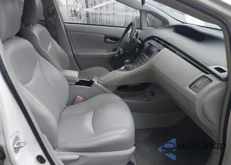 2011 Toyota Prius Three z USA, uszkodzony, nr VIN JTDKN3DU3B0281514